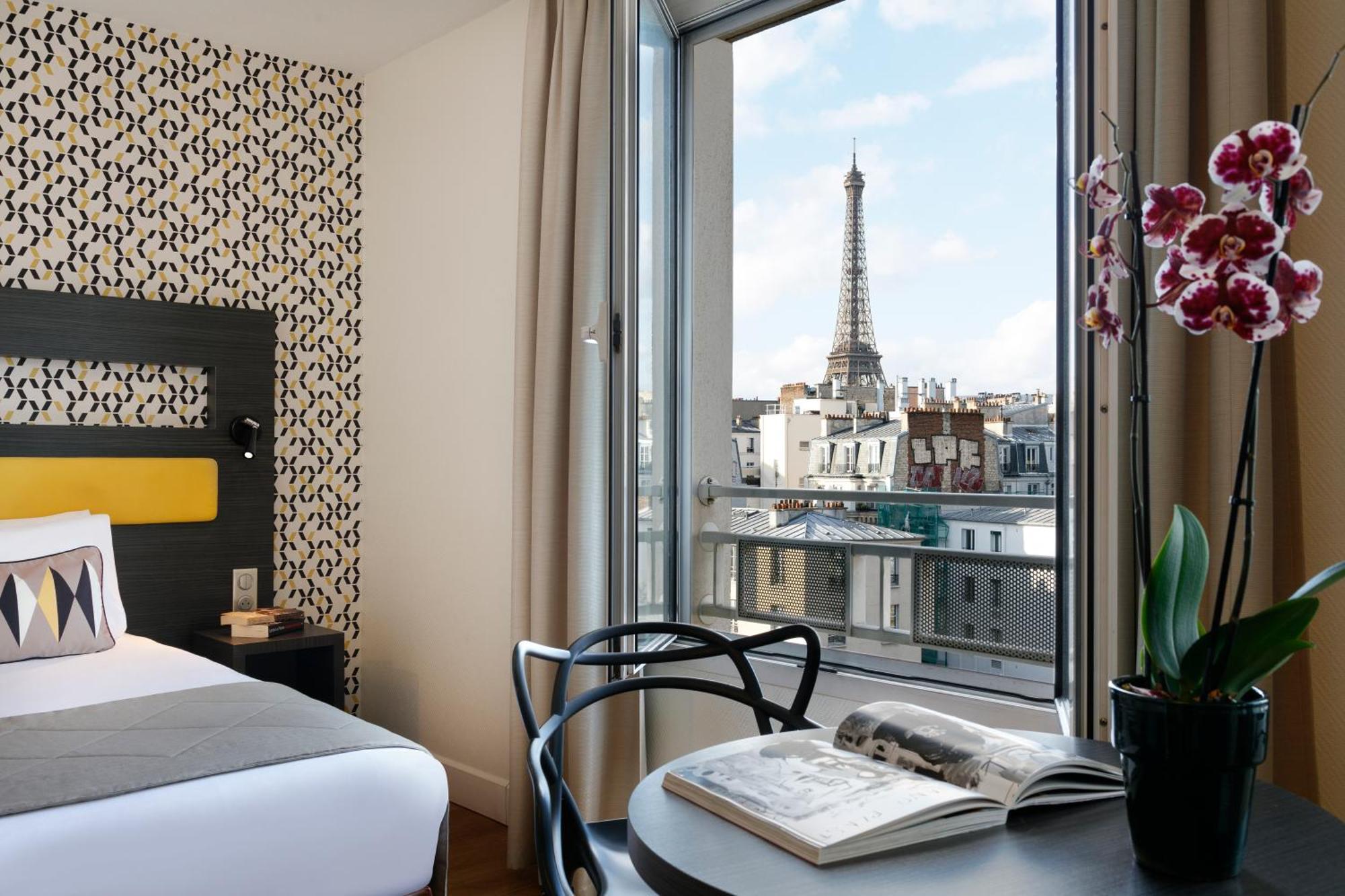 Studio Eiffel Tower View