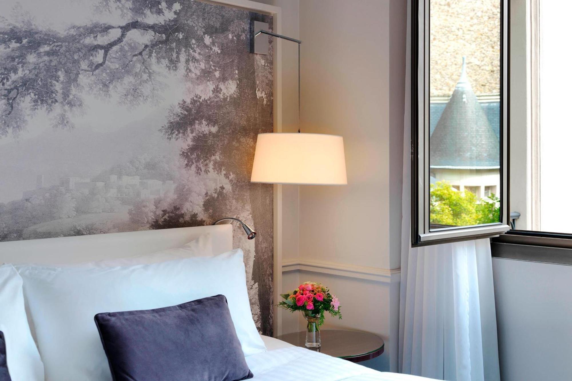 Chambre Lit Queen-Size de Luxe - Vue sur Jardin