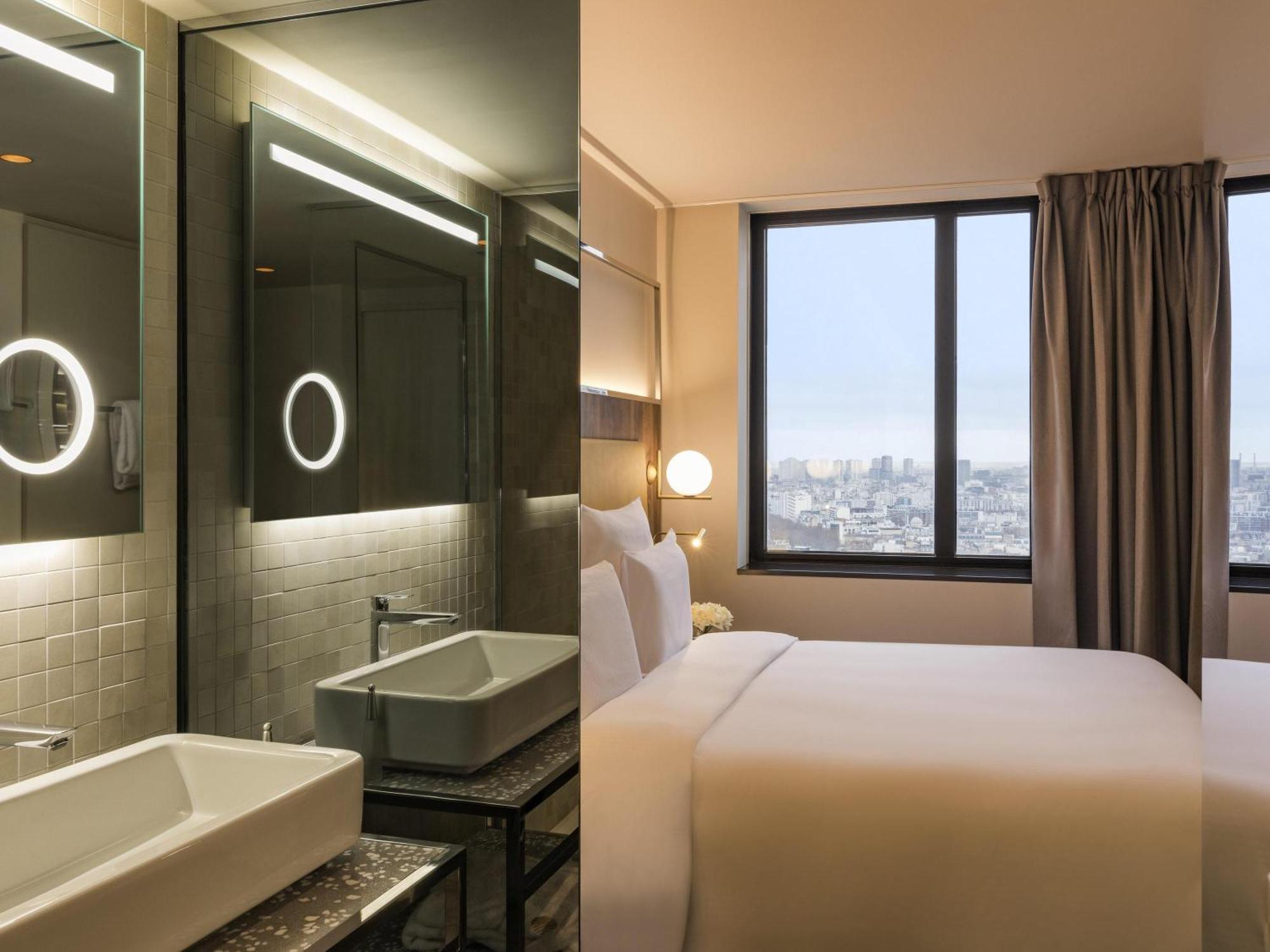 Deluxe Queen Room Paris View