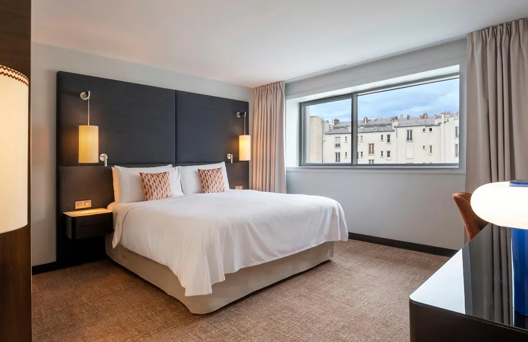 Renaissance Paris Arc de Triomphe Hotel-1